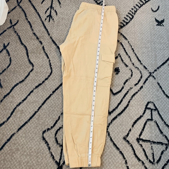 Banana Republic Beige Linen Cargo Pants - Picture 8 of 8
